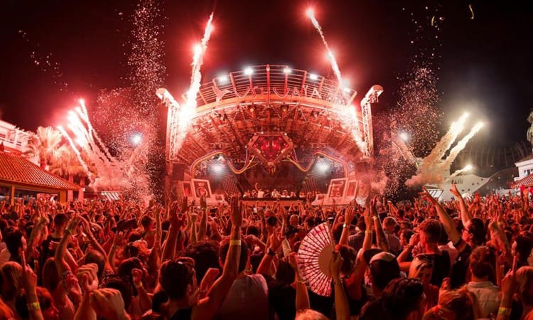 USHUAÏA CERRÓ TEMPORADA CON ANTS ACOMPAÑADO DE LUCIANO Y ANDREA OLIVA