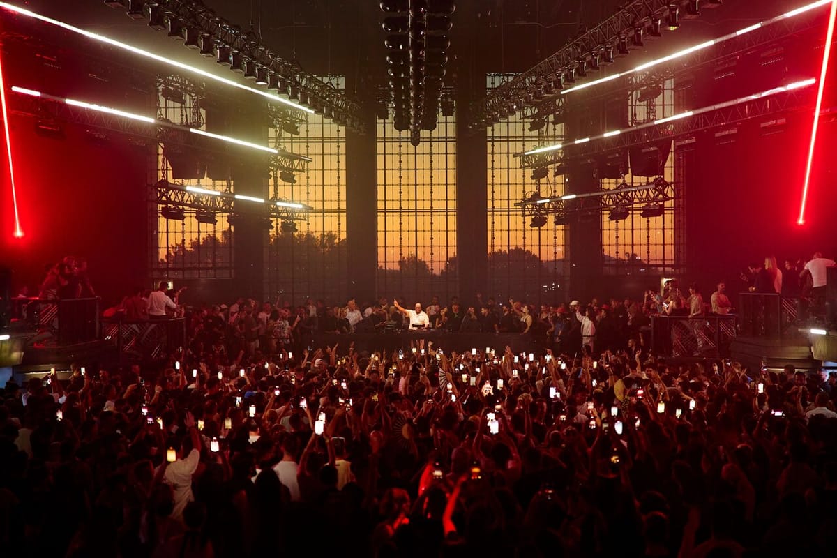 Carl Cox vuelve a [UNVRS]: un legado que sigue escribiéndose