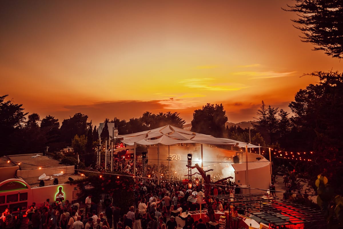 Disfruta de agosto en 528 Ibiza