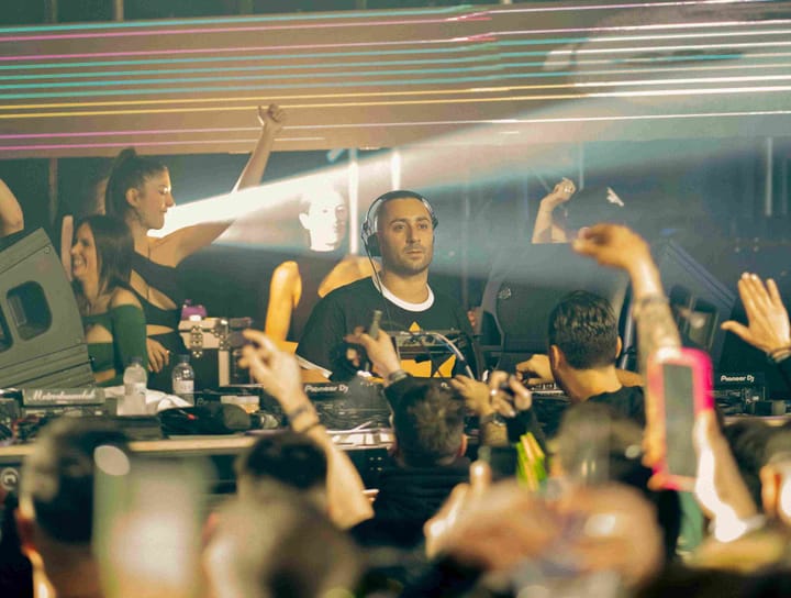 Disfruta del aniversario de Metro Dance Club