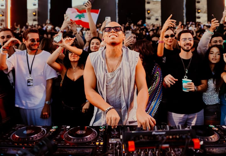 "Lakay" es el álbum debut de Francis Mercier