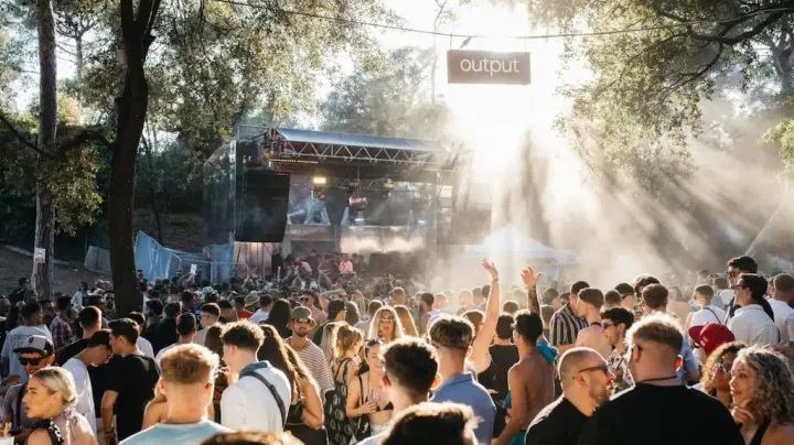 NYD 2027 en el bosque, el primer baile del año con Richie Hawtin, Red Axes y compañía